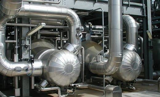 Metallverkleidete Leitungen im Anlageninneren