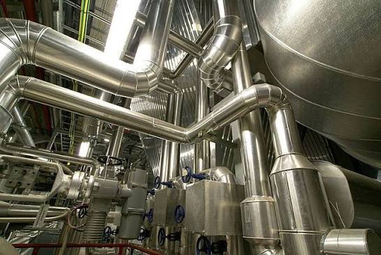 Rohrleitungen und Behälter einer technischen Anlage